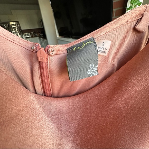 Blush satin dress - Picture 8 of 8